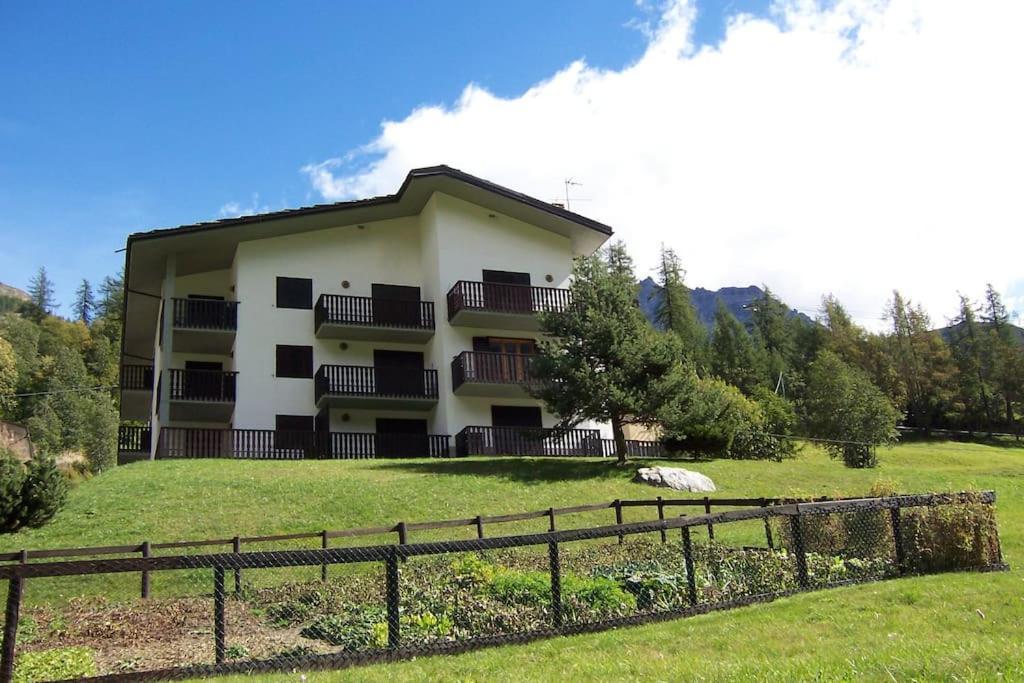 Valtournenche Appartamento Comodo Alle Piste Singlin Exterior photo